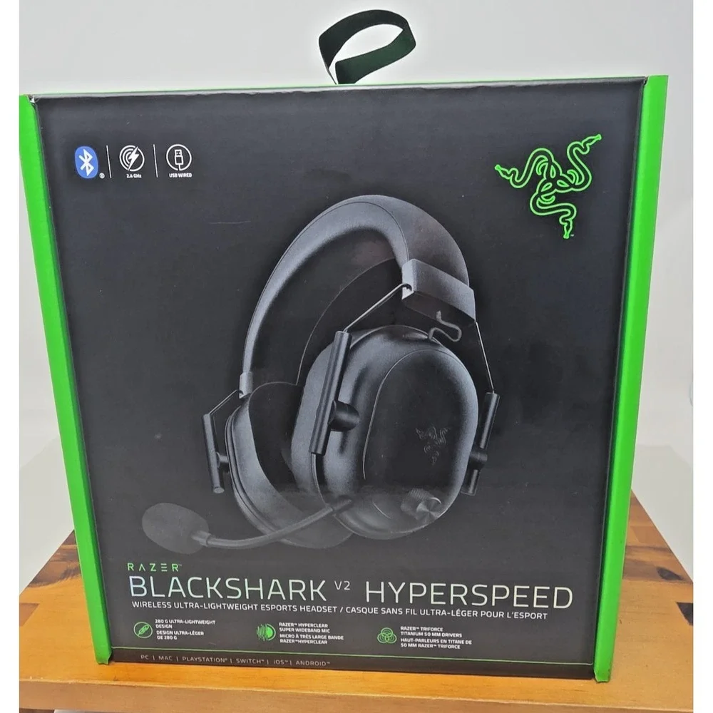 Razer BlackShark V2 HyperSpeed Wireless Gaming Headset THX Spatial Audio Sealed